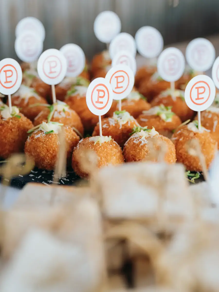 Rautové krokety s logom Platz